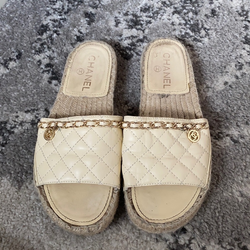 Auth Chanel Slides! 🔥